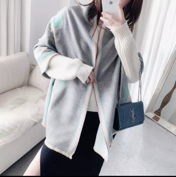 ⭐ Elegant Cashmere Shawl ⭐ - Picture 3 of 7